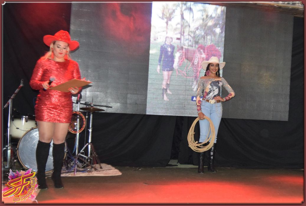DESFILE DA RAINHA DA EXPOVALE 2019